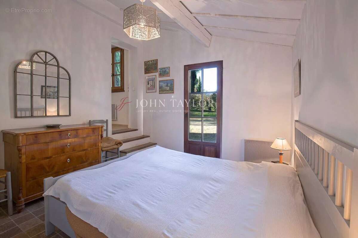 Maison à vendre sur Ménerbes – Vue sur le Luberon, piscine et beau potentiel au calme - photo 6