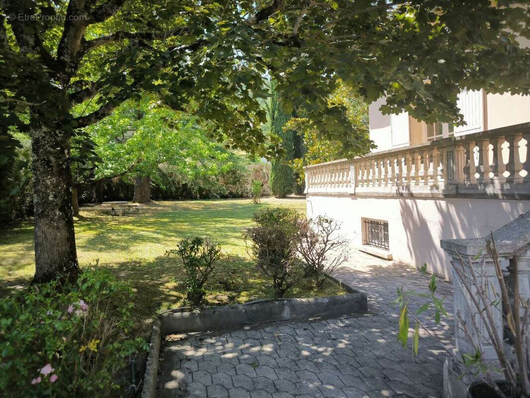 Maison Ile de France de qualité . Jardin clos . Foix . - photo 2