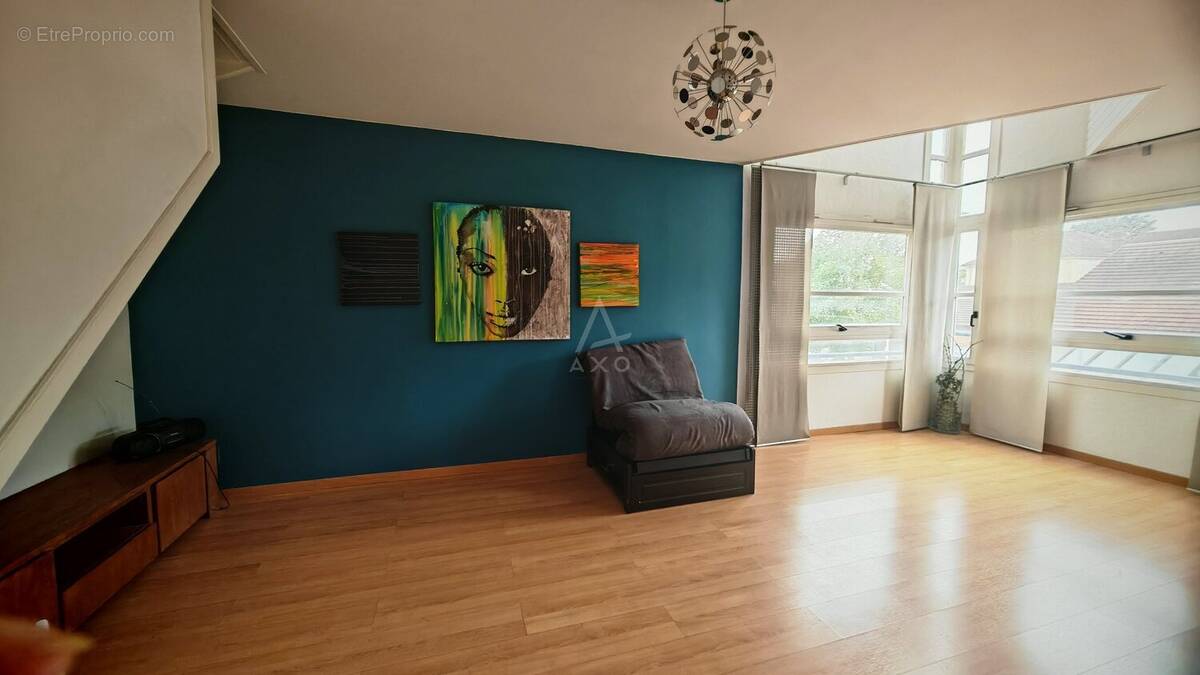 Appartement à EZANVILLE