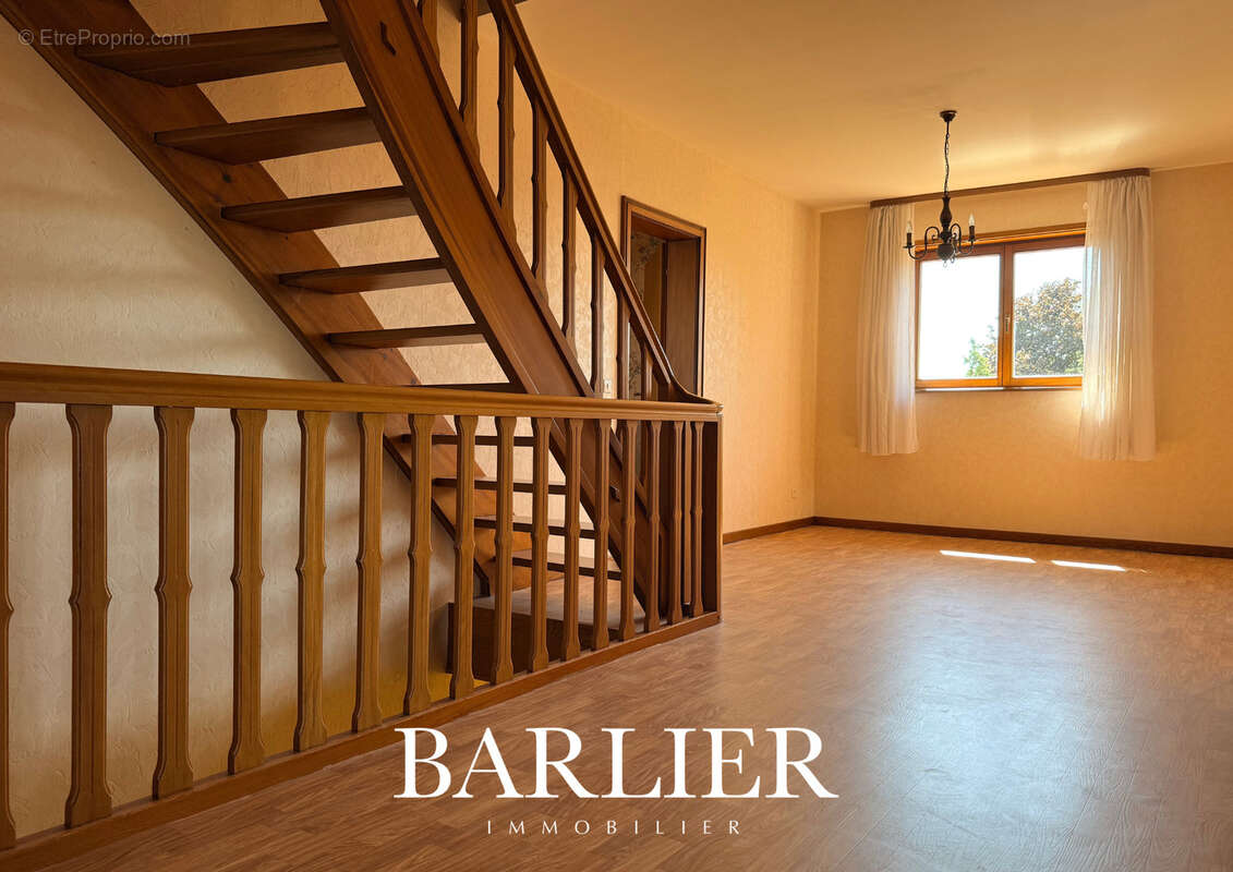 Maison familiale de 212 m2 sur 762 m2 de terrain avec garage et jardin - photo 7