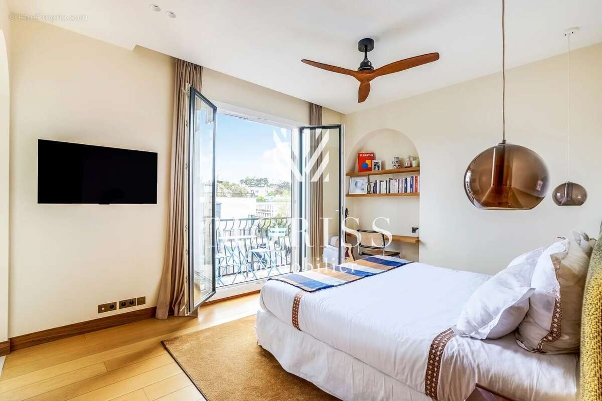 Appartement à NEUILLY-SUR-SEINE