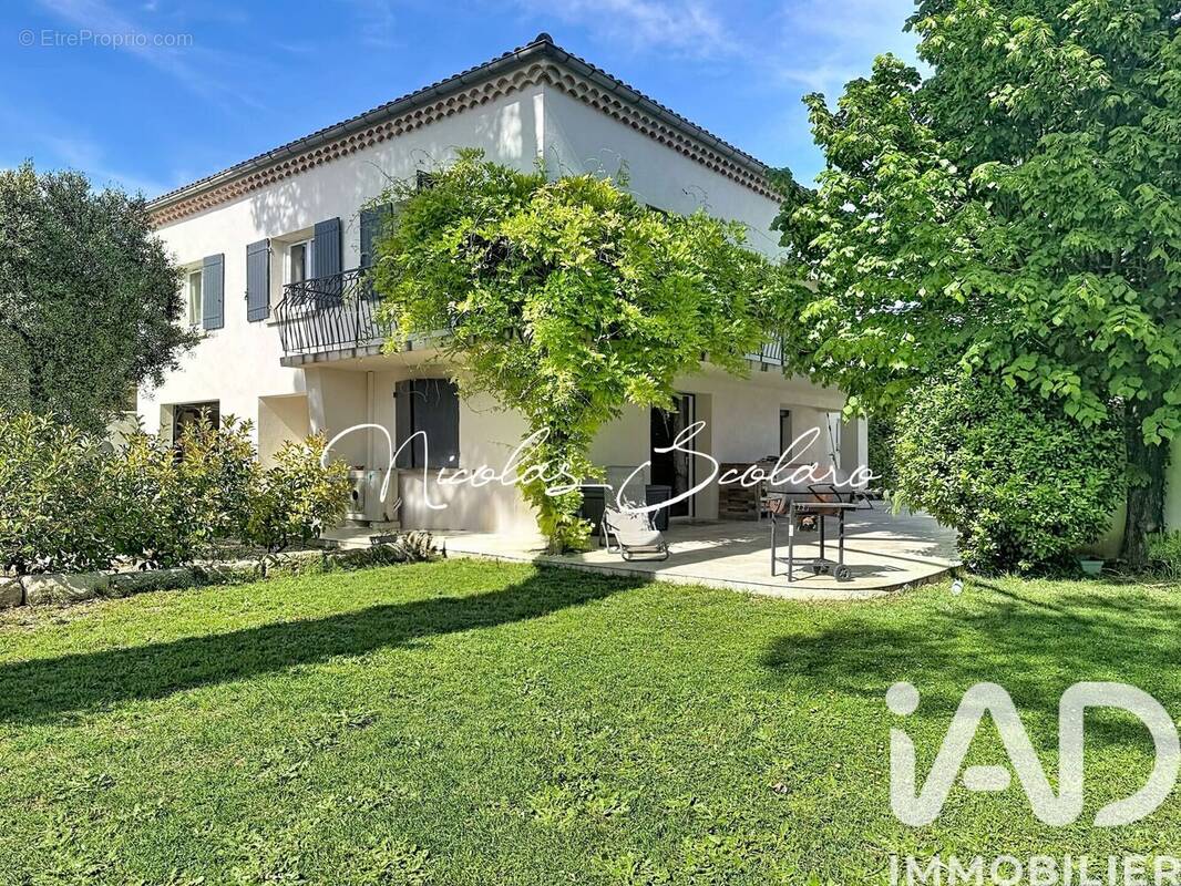 Photo 1 - Maison à ENTRAIGUES-SUR-LA-SORGUE