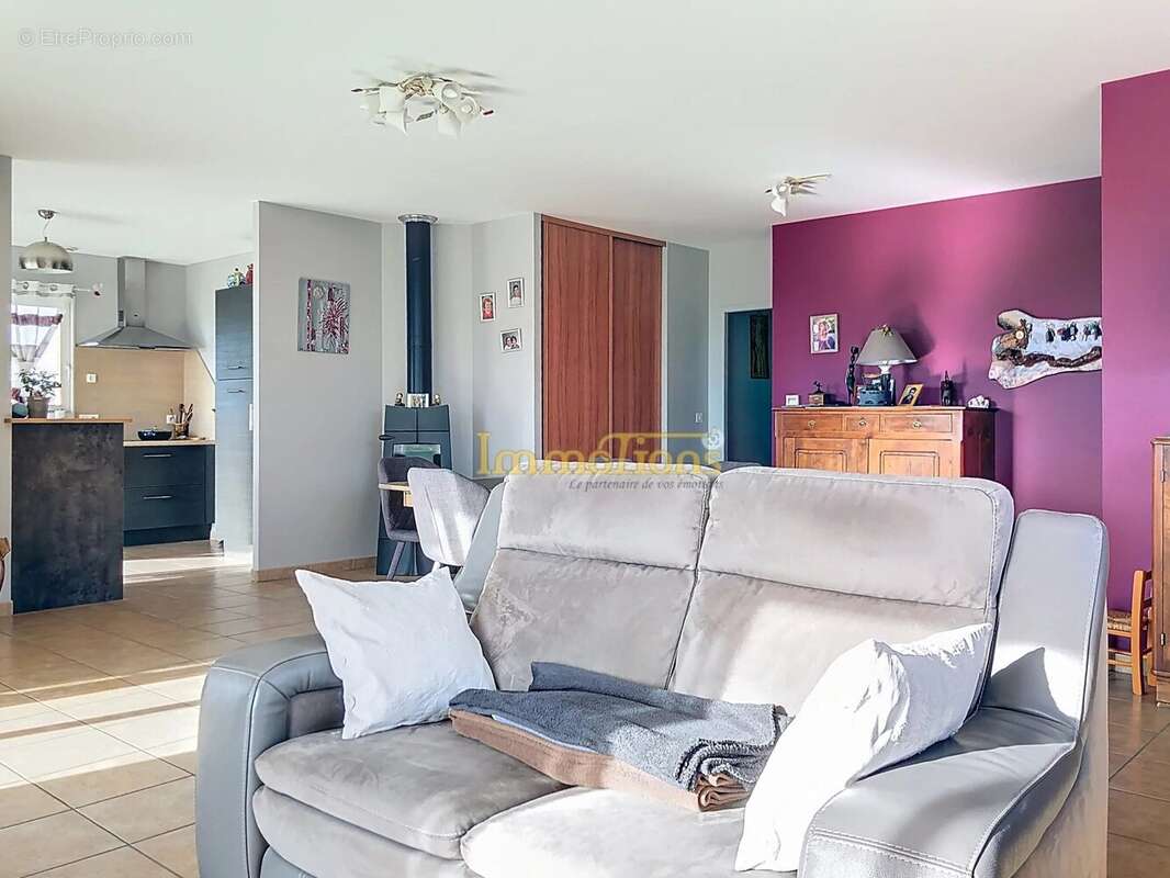 Maison à SAINT-HILAIRE-DU-ROSIER