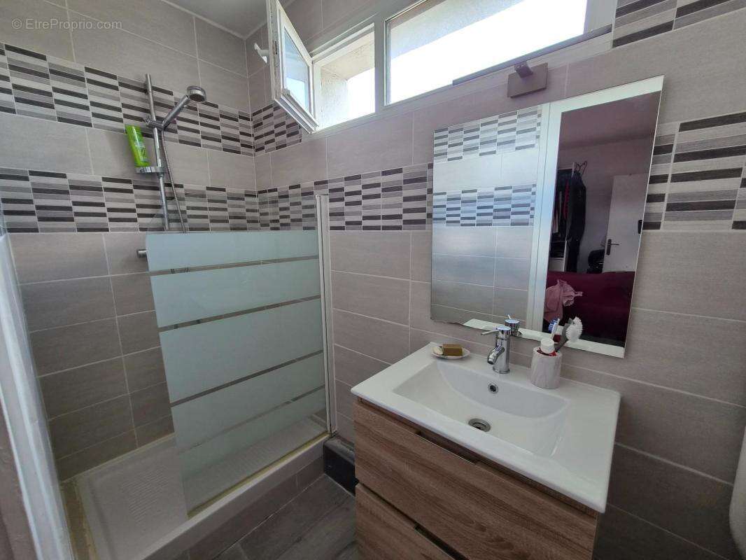 Grand appartement rénové avec balcons et suite parentale - photo 12