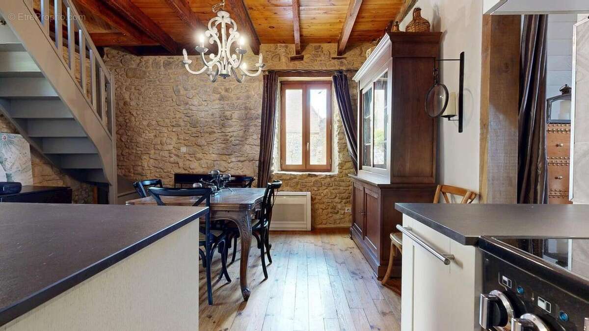 EXCLUSIVITE LABEL PIERRES. L'Élégance Discrète d'une Maison de Village, avec tous commerces - photo 4