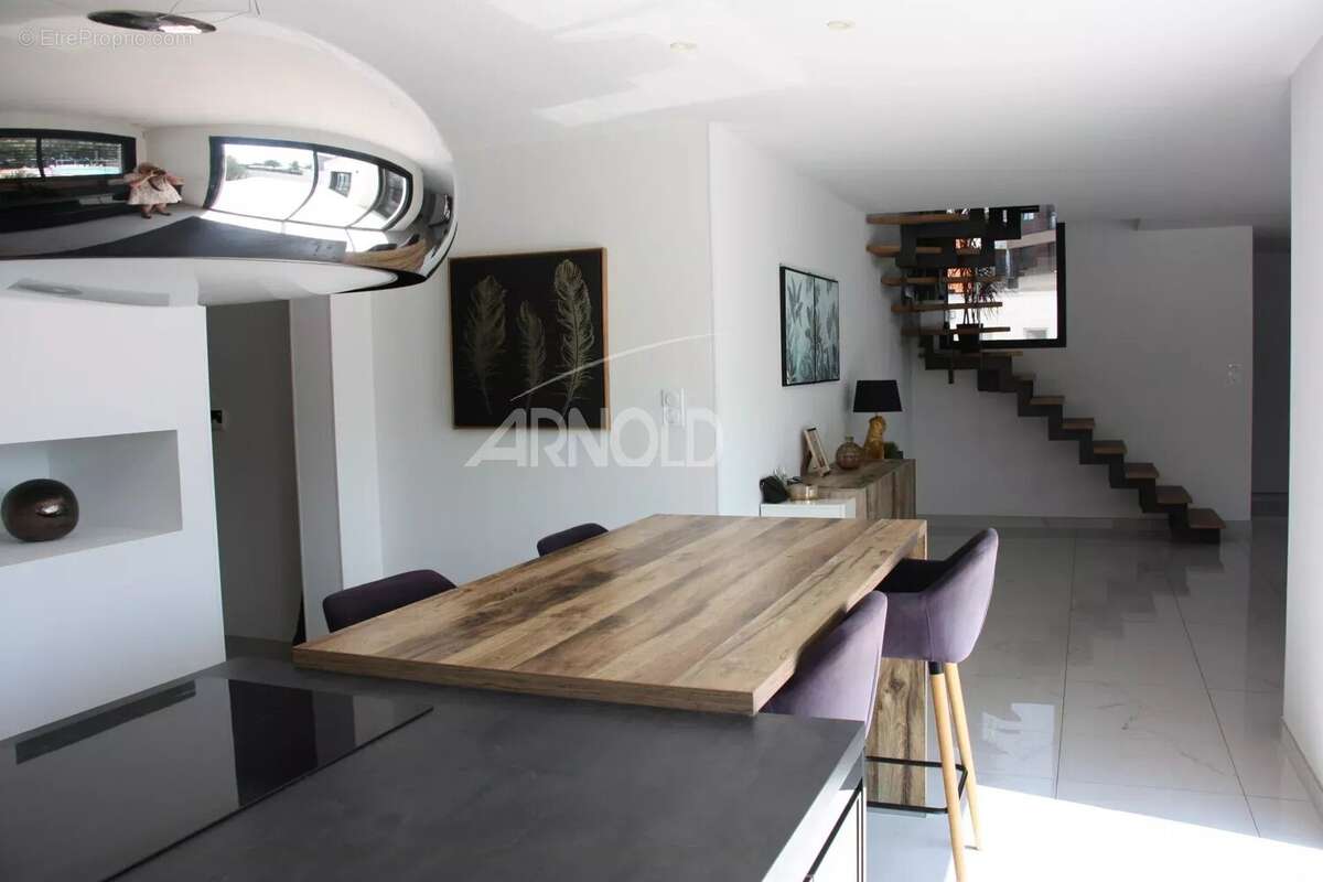 Villa  contemporaine  de  standing  avec  piscine - photo 5