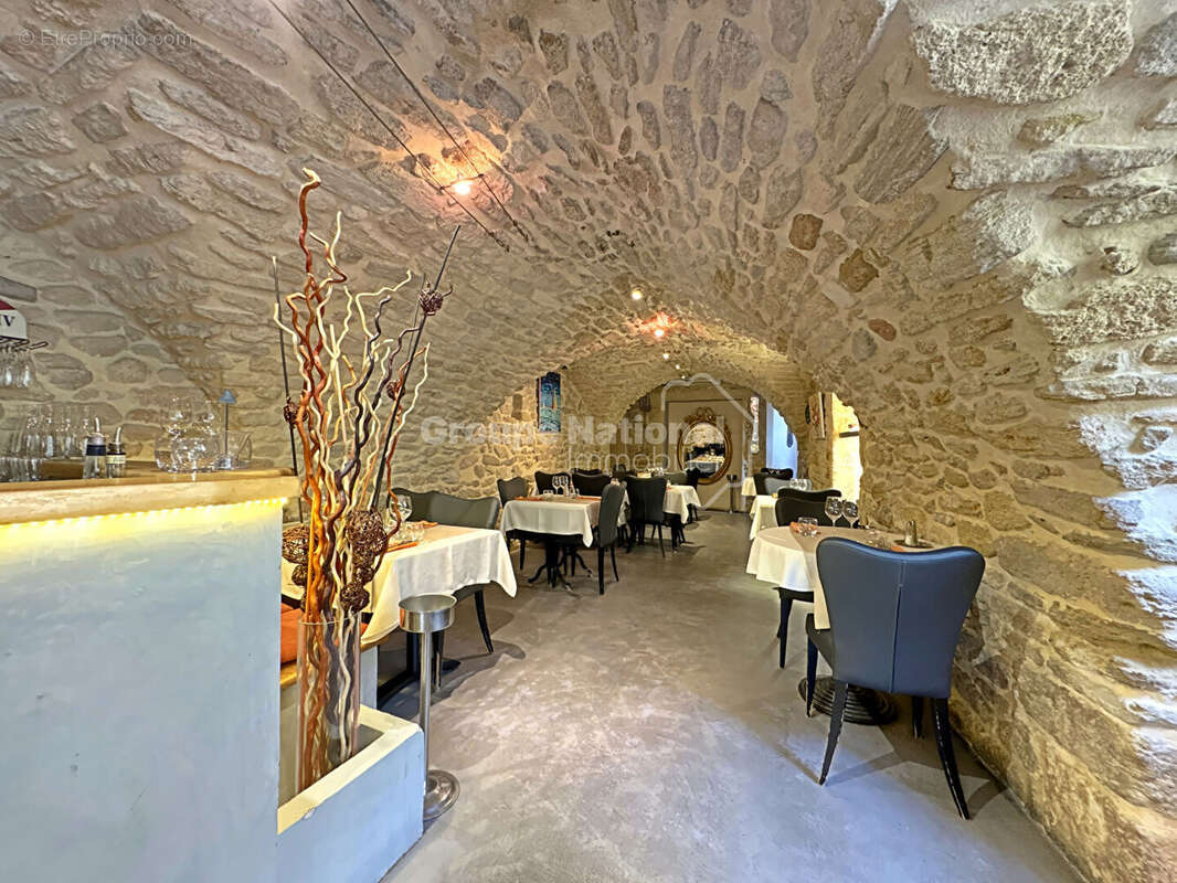 Commerce à GALLARGUES-LE-MONTUEUX