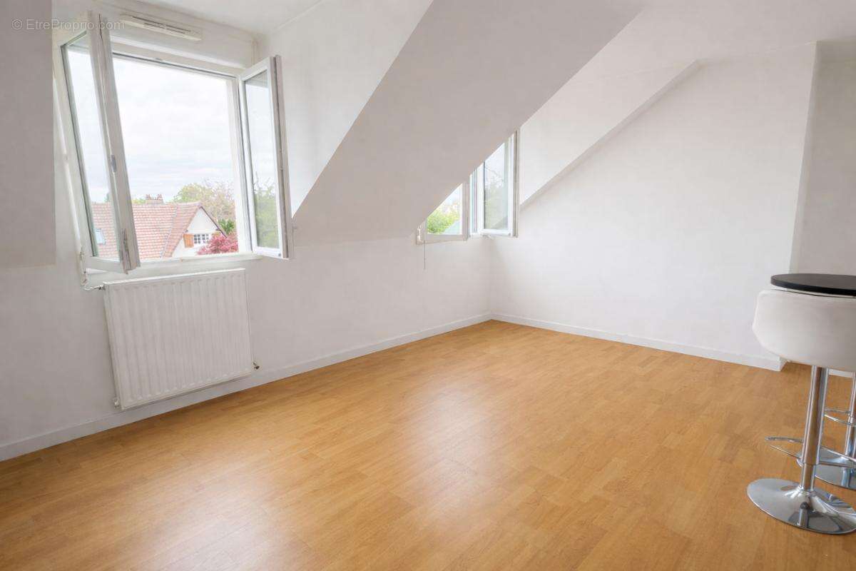 Appartement à MAREIL-MARLY