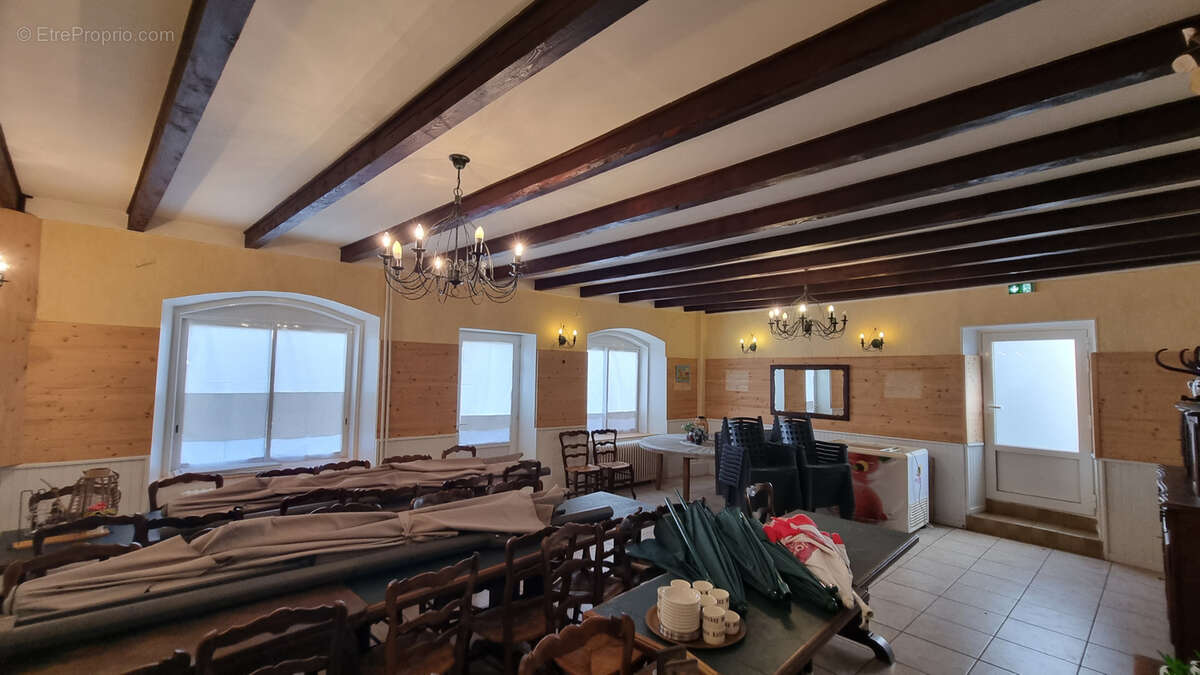 Commerce à COUCOURON