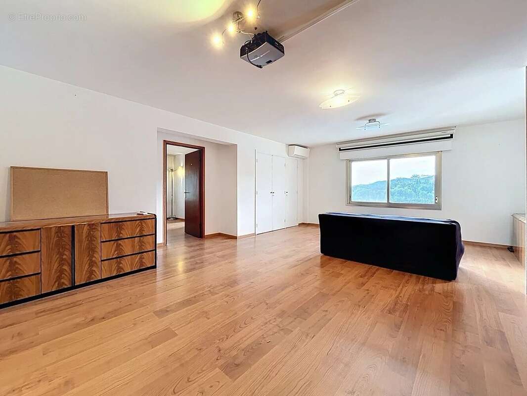 Maison à SAINT-LAURENT-DU-VAR