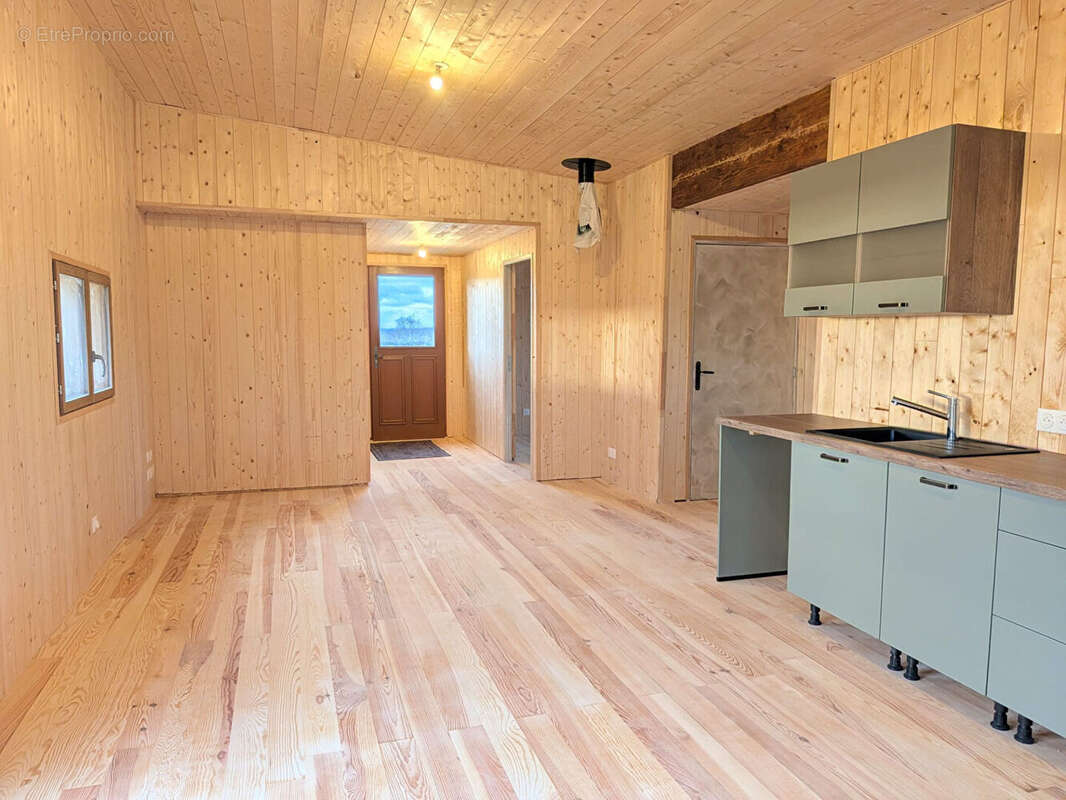 Maison à ROANNES-SAINT-MARY