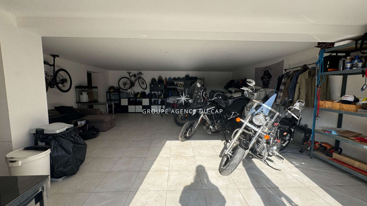 A vendre villa 5 pieces de 400m2 avec deux dependances vue sur le rocher de roquebrune - photo 16
