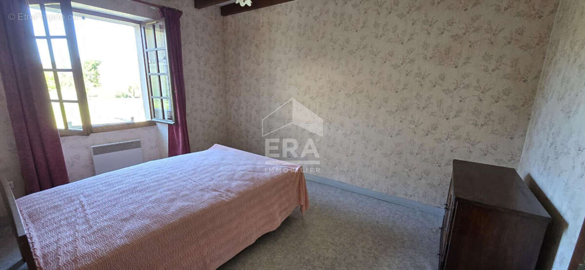 Maison à LA ROCHE-CHALAIS