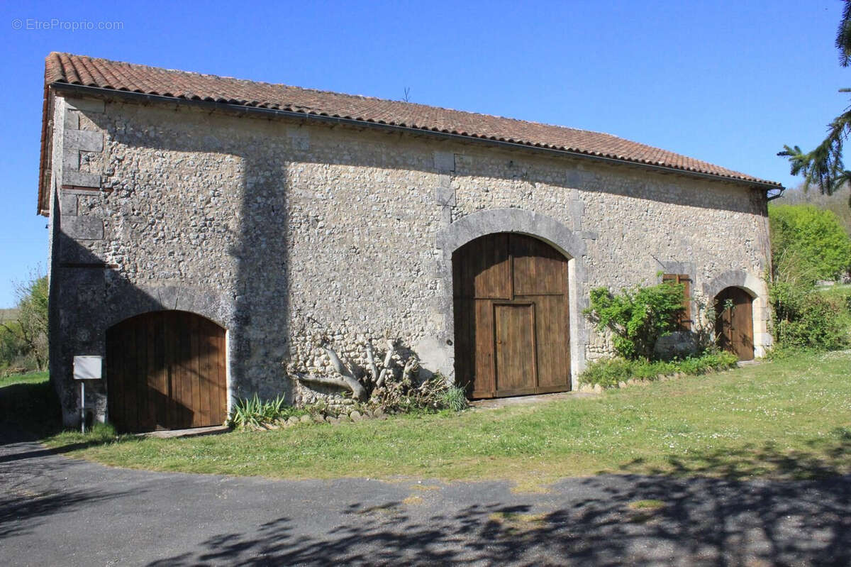 Maison à NANTEUIL-AURIAC-DE-BOURZAC