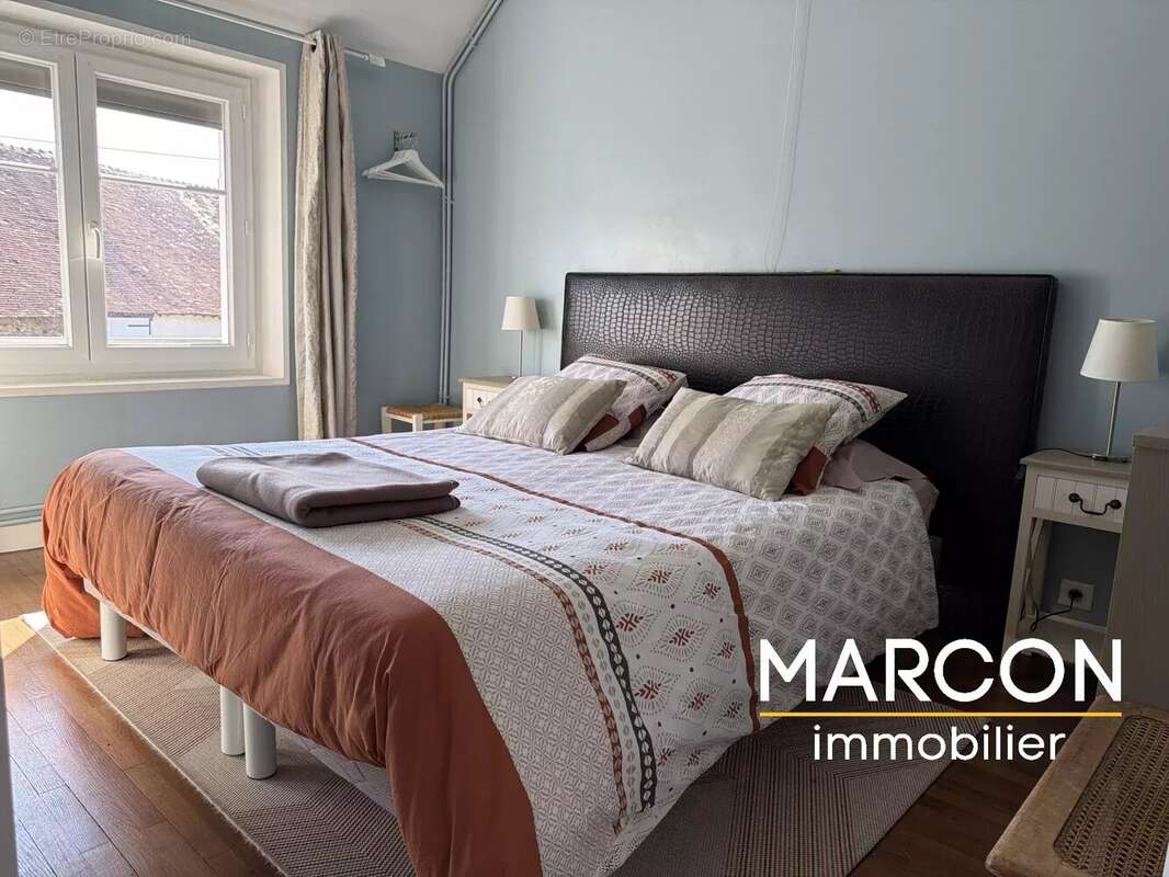 Maison à LE BOURG-D'HEM