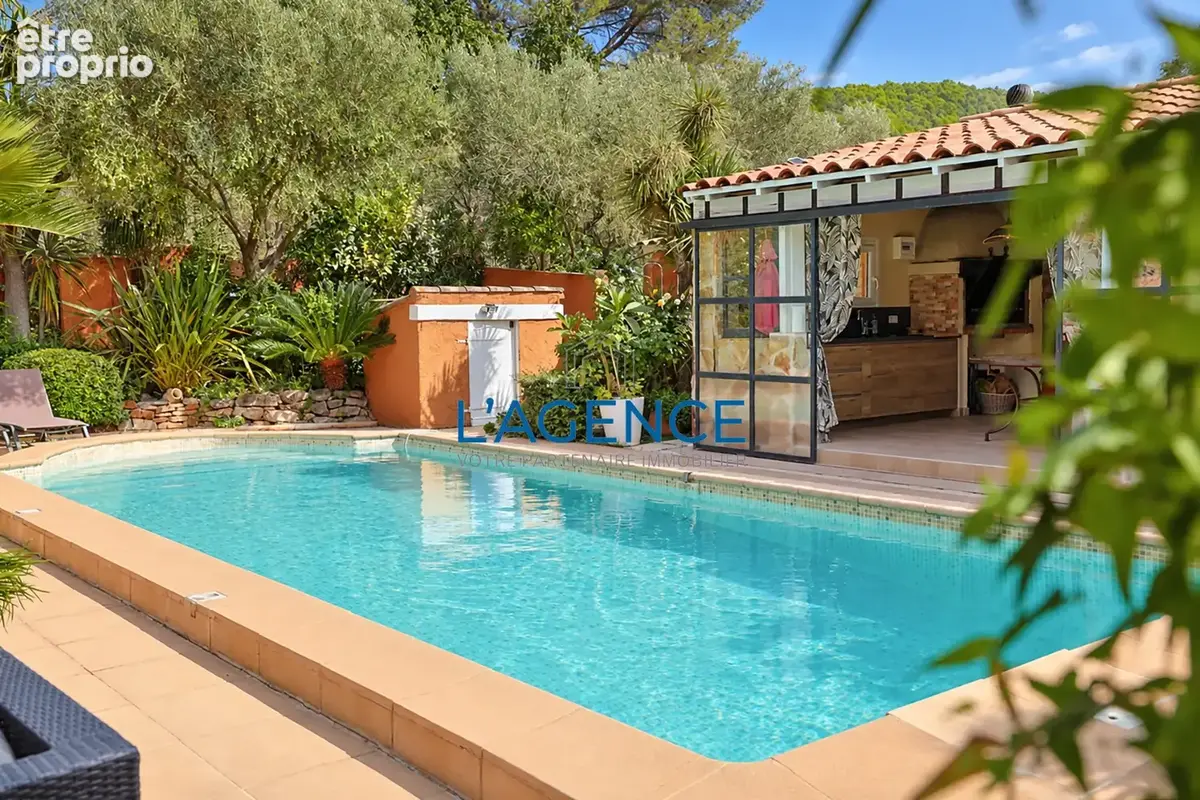 Villa de 171 m2 avec piscine et jardin arboré de 5202 m2 au calme - photo 3
