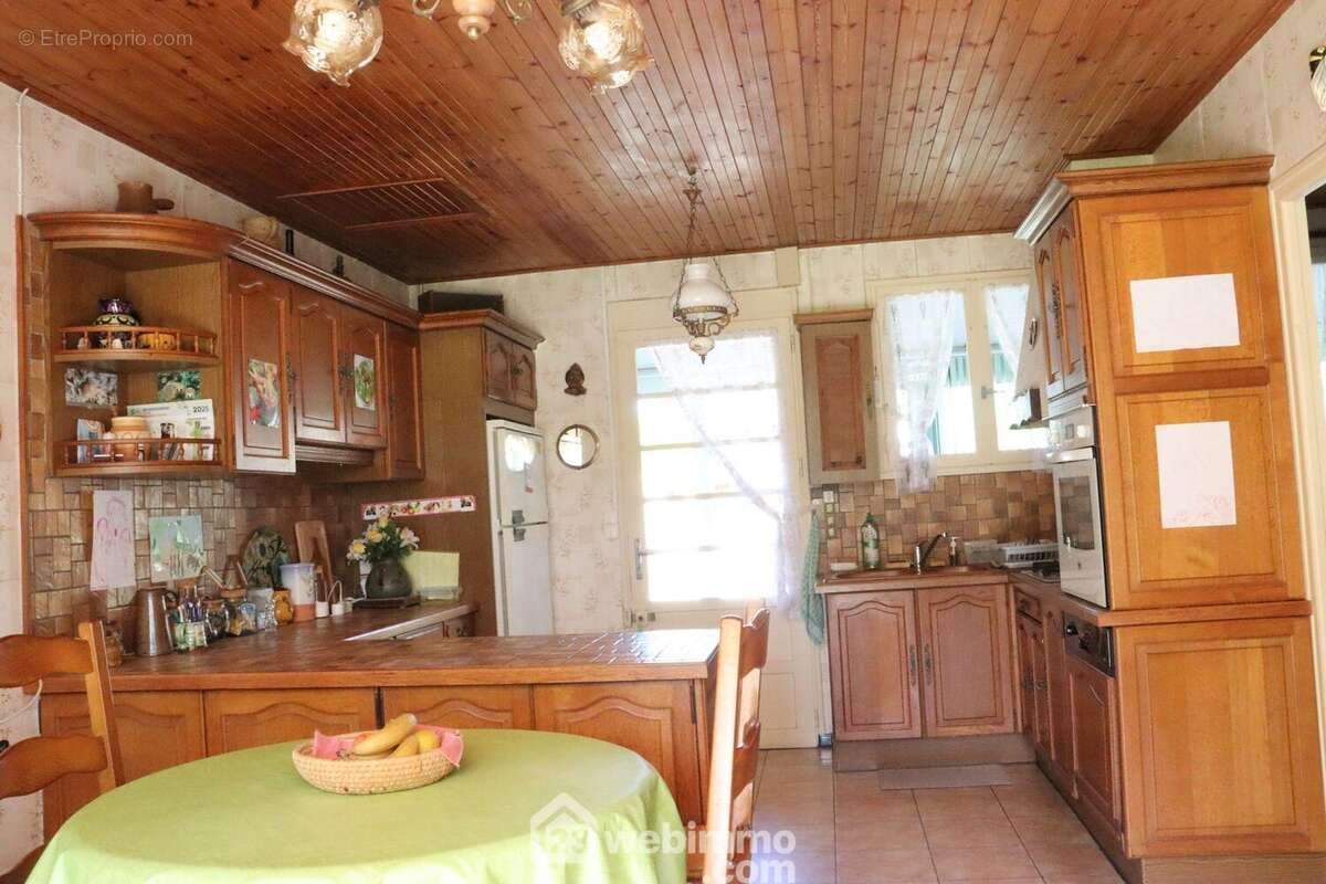 Cuisine aménagée. - Maison à SAINT-HILAIRE-LA-FORET