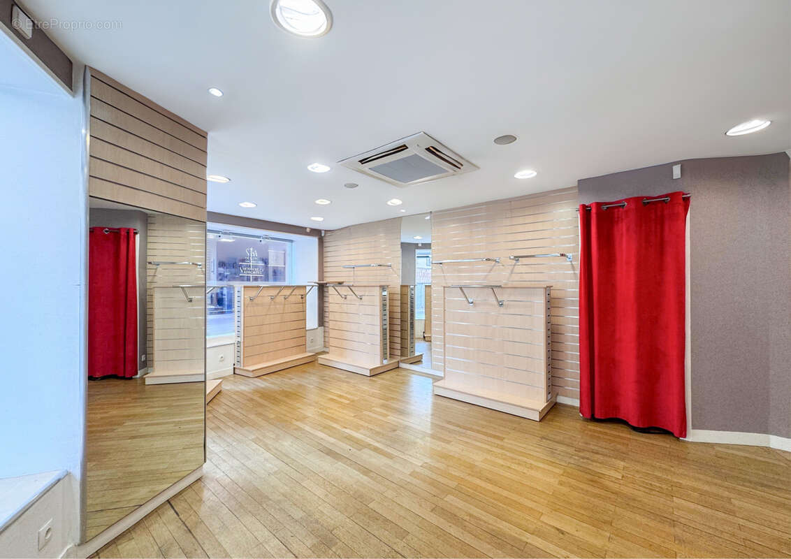 Commerce à CONDRIEU