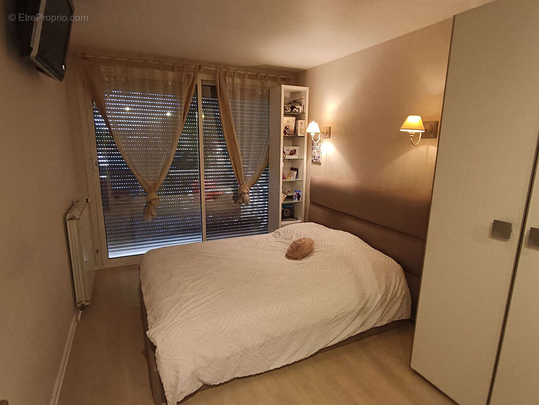 À deux pas du centre-ville de Figeac - Ensemble immobilier de 230 m² avec logement indépendant et vue panoramique - photo 8