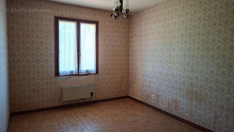 A vendre : Maison individuelle à rénover 130m2 sur  DIGNE LES BAINS (04) - photo 4