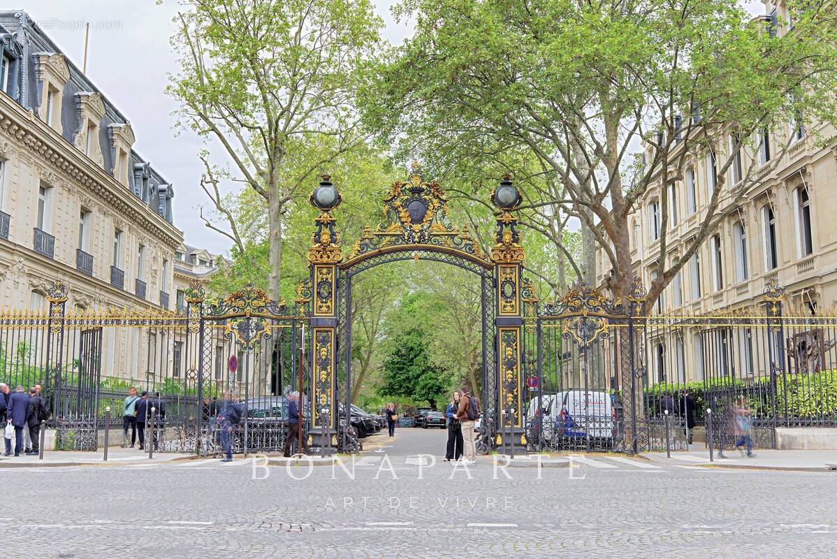 Appartement à PARIS-8E