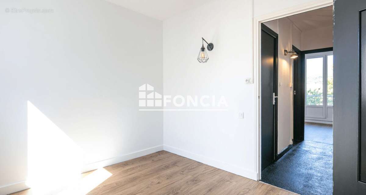 Appartement à LE PONT-DE-CLAIX