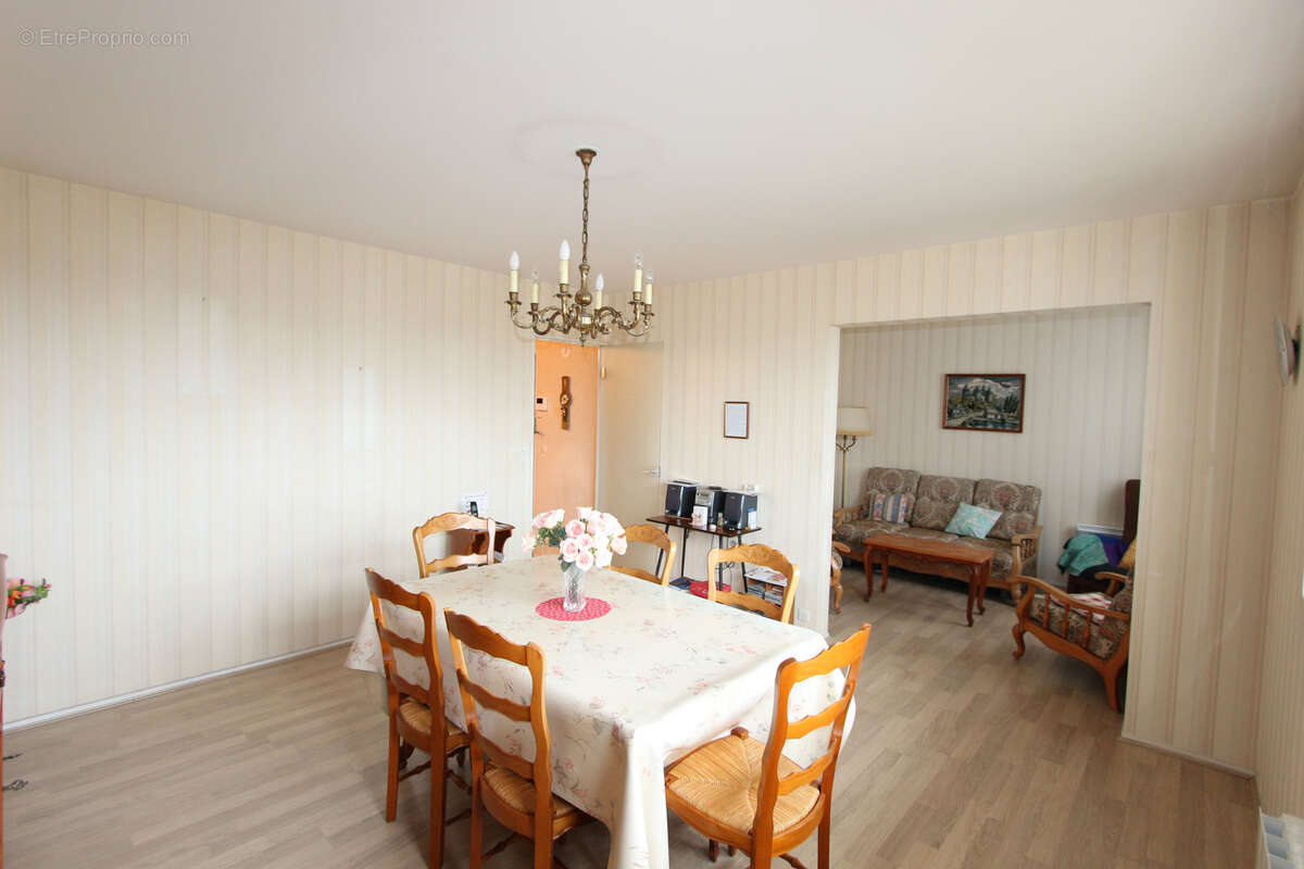 Appartement à VARENNES-VAUZELLES