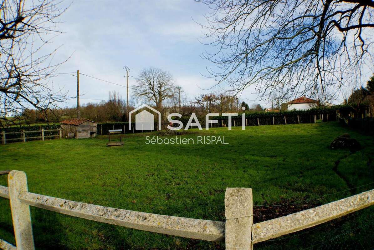 Maison 214 m² à Breuil-Barret  - photo 3