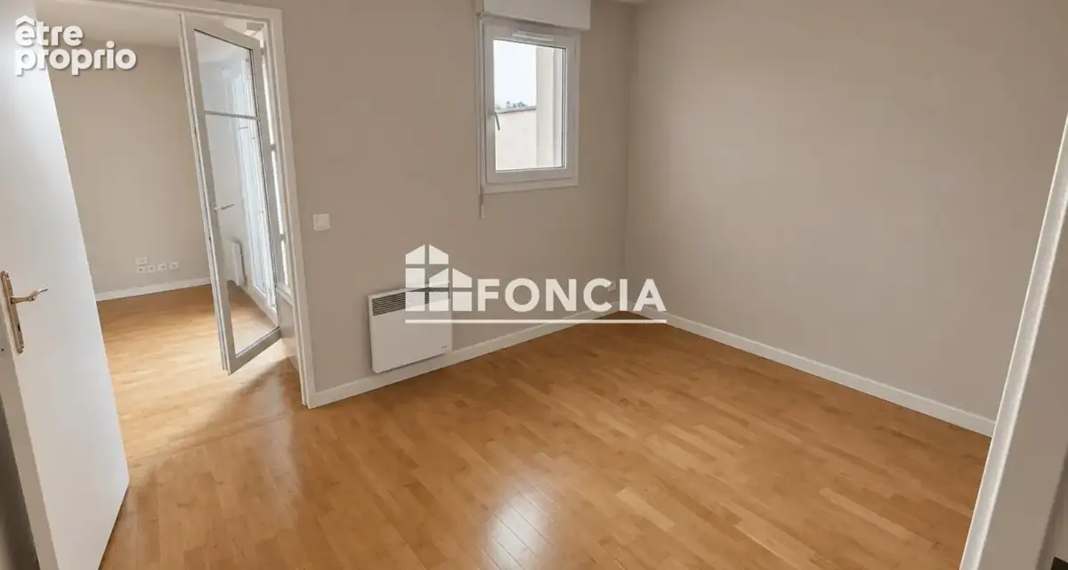 COEUR DE VILLE - Appartement 2 pièces avec balcon, parking et ascenseur - photo 4