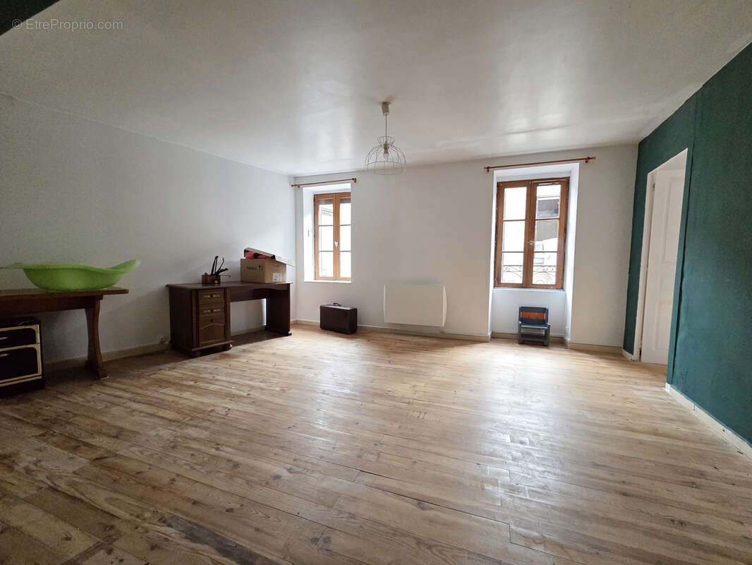 Autre à CHAMPAGNAC-LE-VIEUX