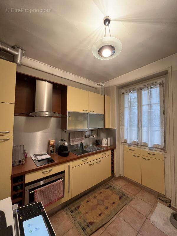 Appartement à COURBEVOIE