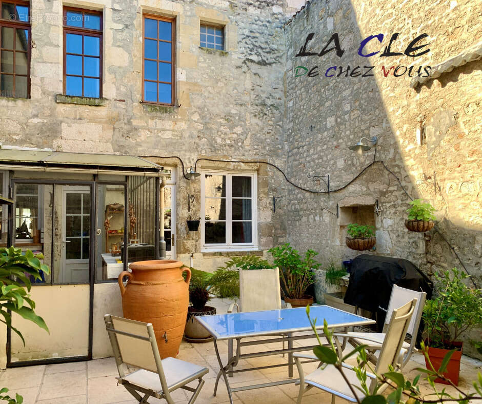 Maison à FONTENAY-LE-COMTE