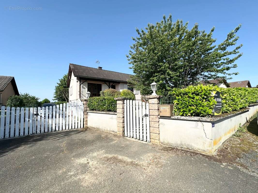 Maison à MONTREVEL-EN-BRESSE