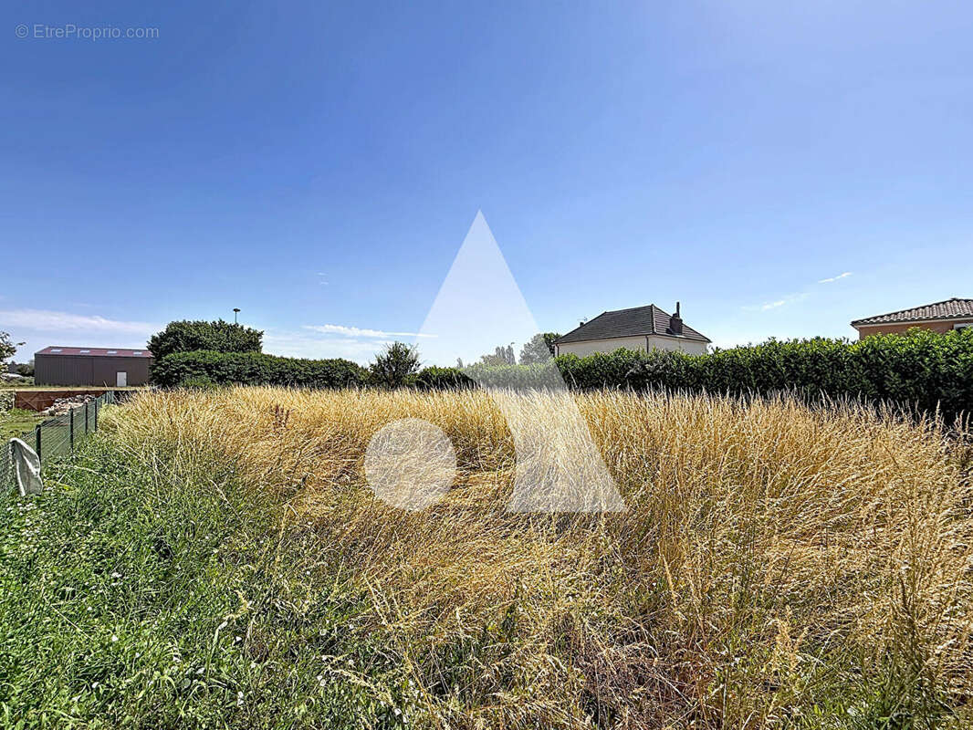 Terrain à SAINT-MARCEL