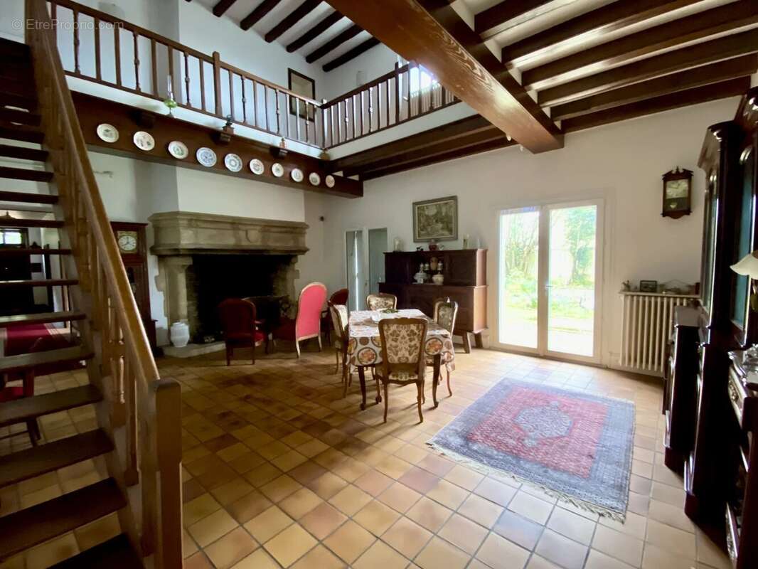 Grande maison de ville à quelques pas du centre-ville - photo 2
