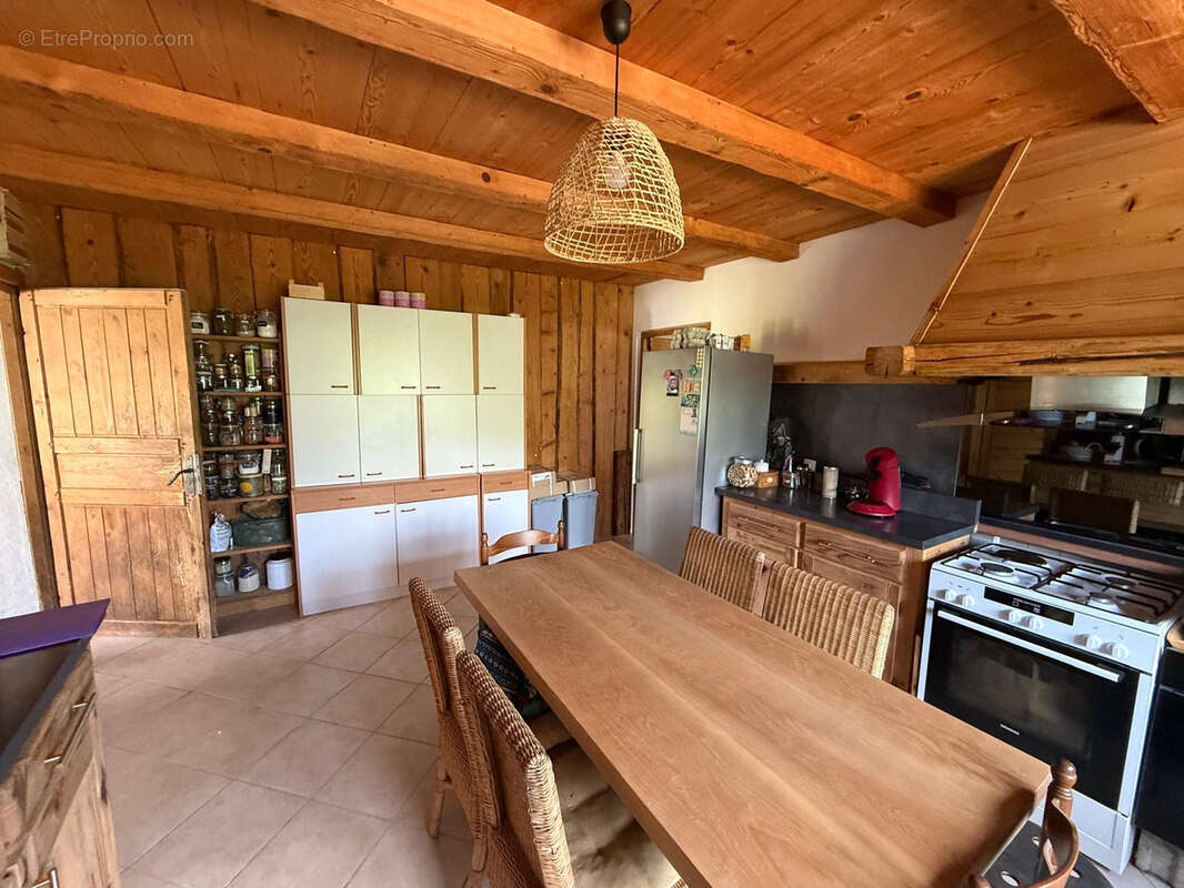 Maison à LA RIVIERE-ENVERSE