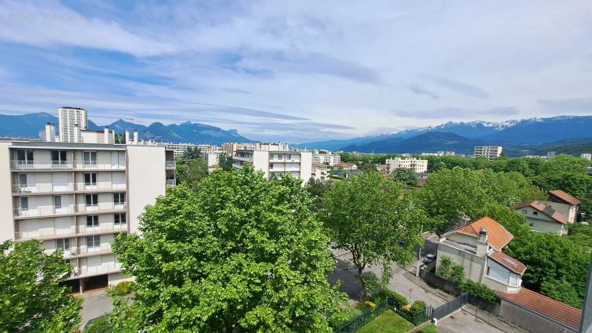 Appartement à LE PONT-DE-CLAIX