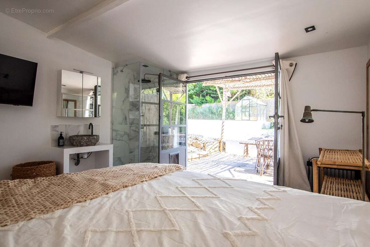 Maison à CHATEAUNEUF-GRASSE