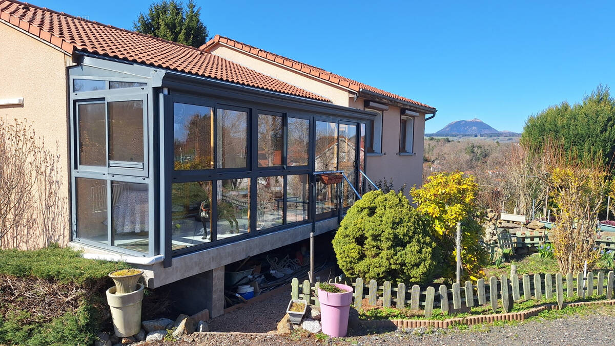 Maison à SAINT-GENES-CHAMPANELLE
