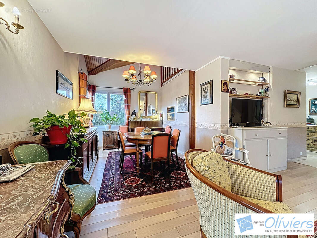 Maison à VOISINS-LE-BRETONNEUX