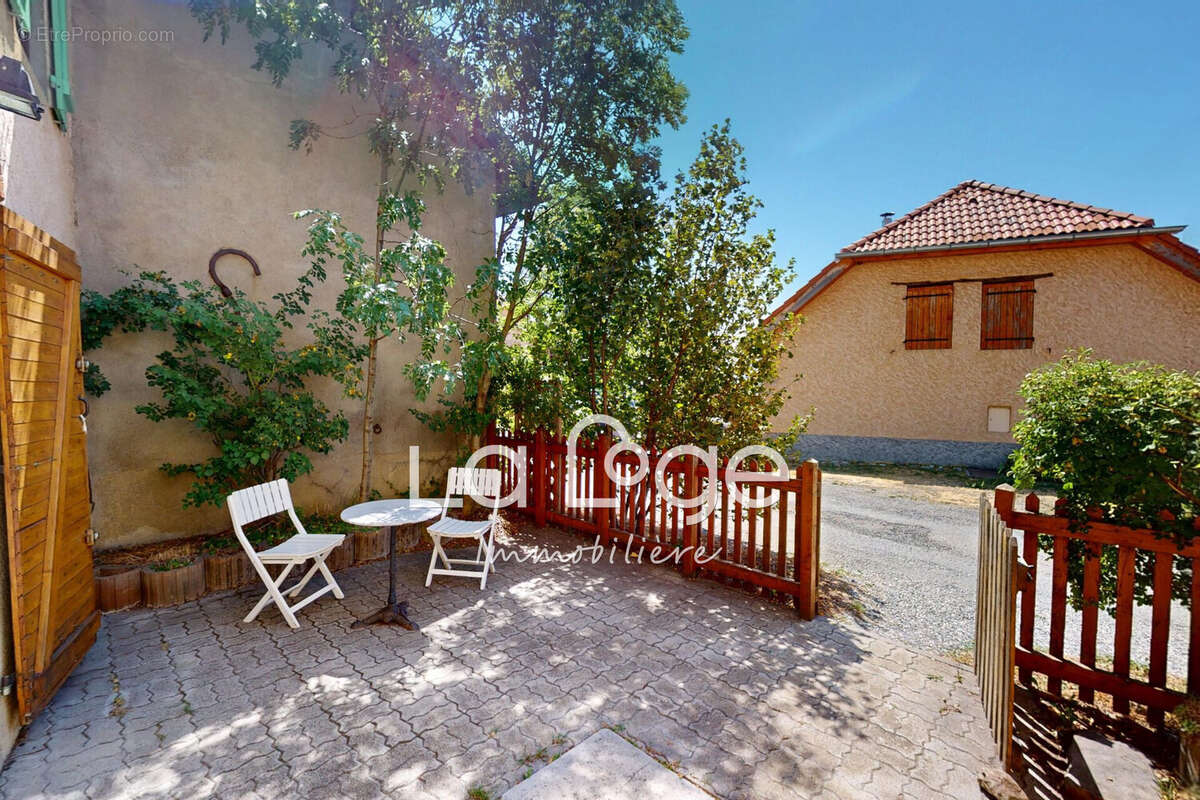 Maison 157 m² à La Rochette  - photo 2