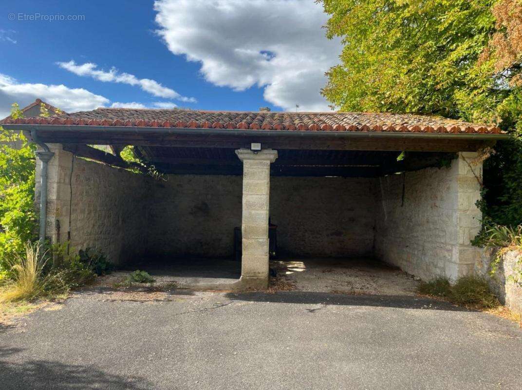 Élégante demeure de caractère avec piscine et vaste jardin - 5 chambres - Mouthiers sur Boëme (16) - photo 17