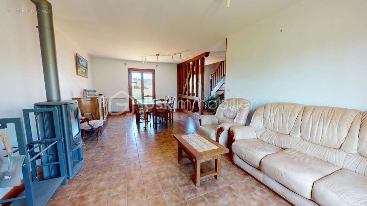 Maison à BELLEGARDE