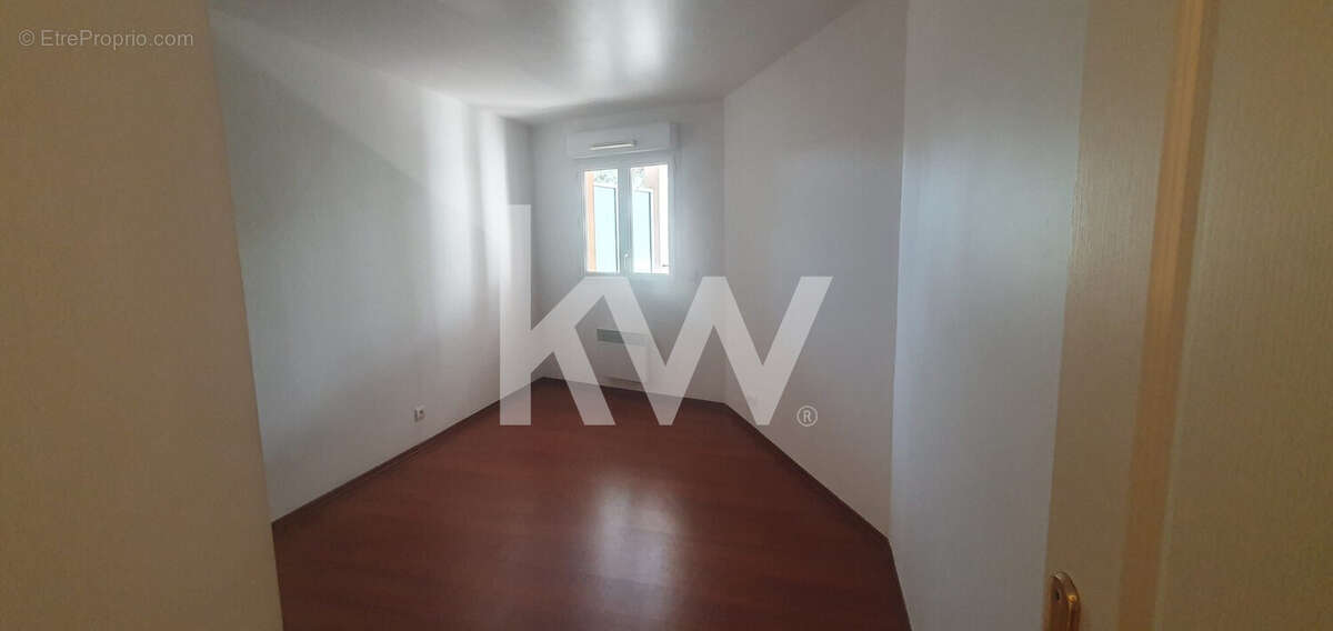 chambre - Appartement à DRAGUIGNAN