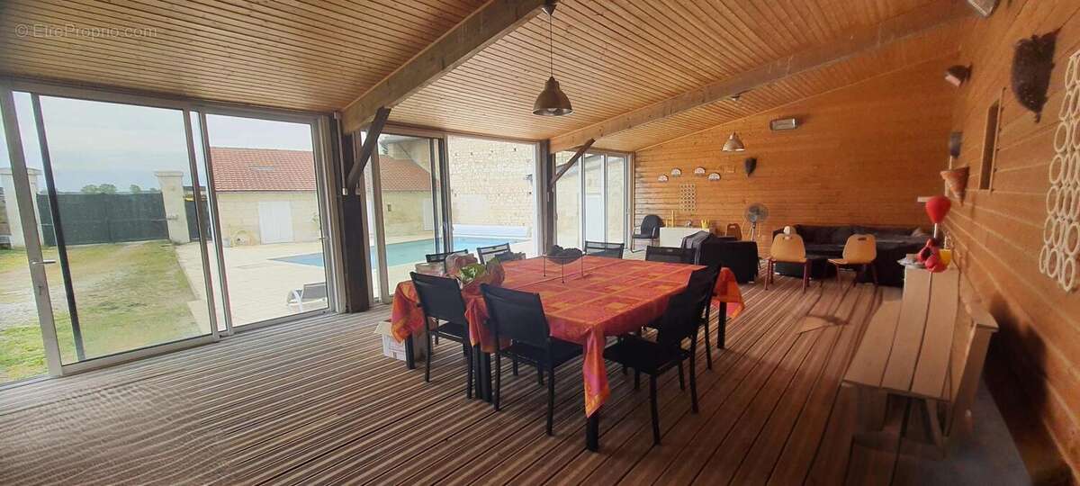 Maison 156 m² à Antran  - photo 4