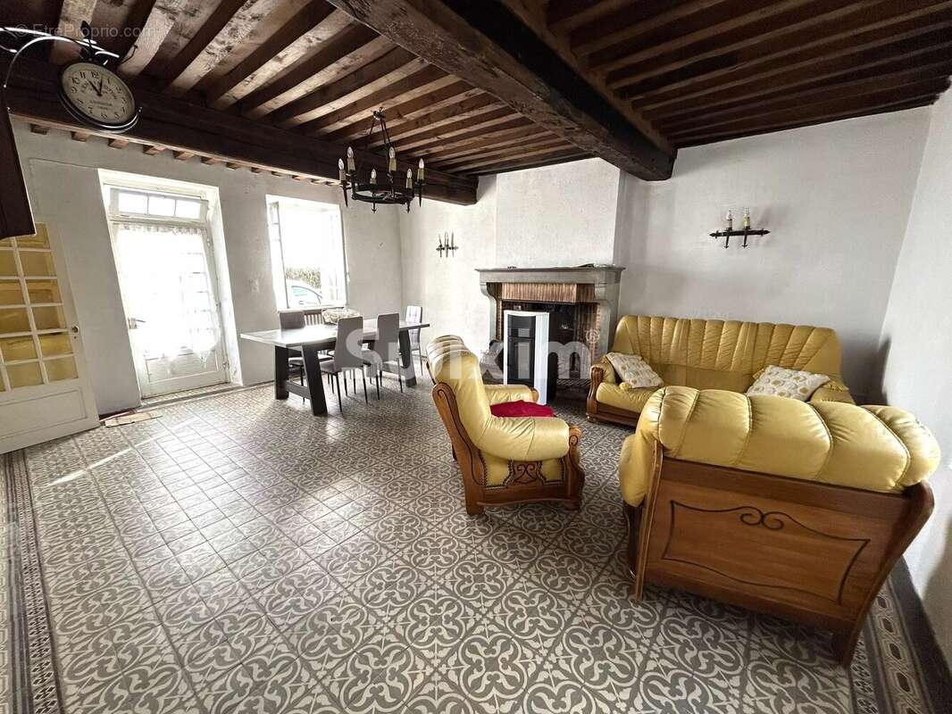 Maison à QUARRE-LES-TOMBES