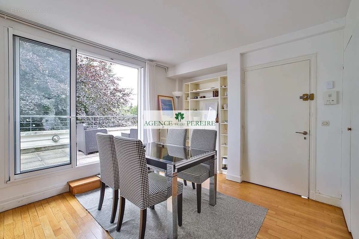 Appartement à NEUILLY-SUR-SEINE