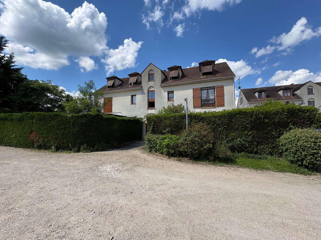 Appartement à BRUYERES-LE-CHATEL