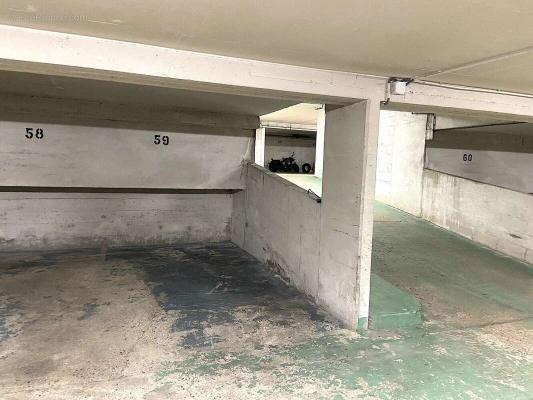 Parking à PARIS-3E