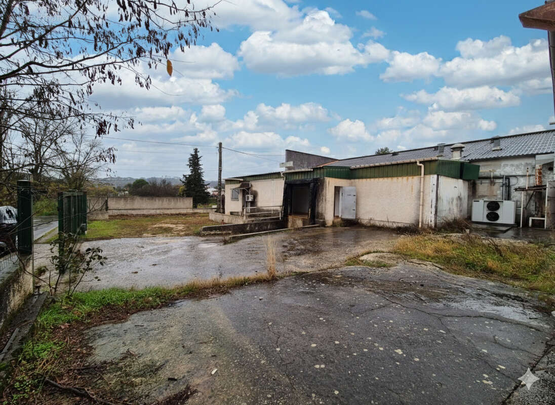 Bâtiment industriel à vendre   Alès • ±660 m2 sur terrain clos 1 389 m2 - photo 9